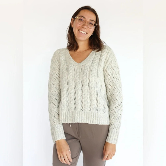 Line Pullover cable knit v-neck sweater with beautiful detailing Size L - Picture 2 of 8